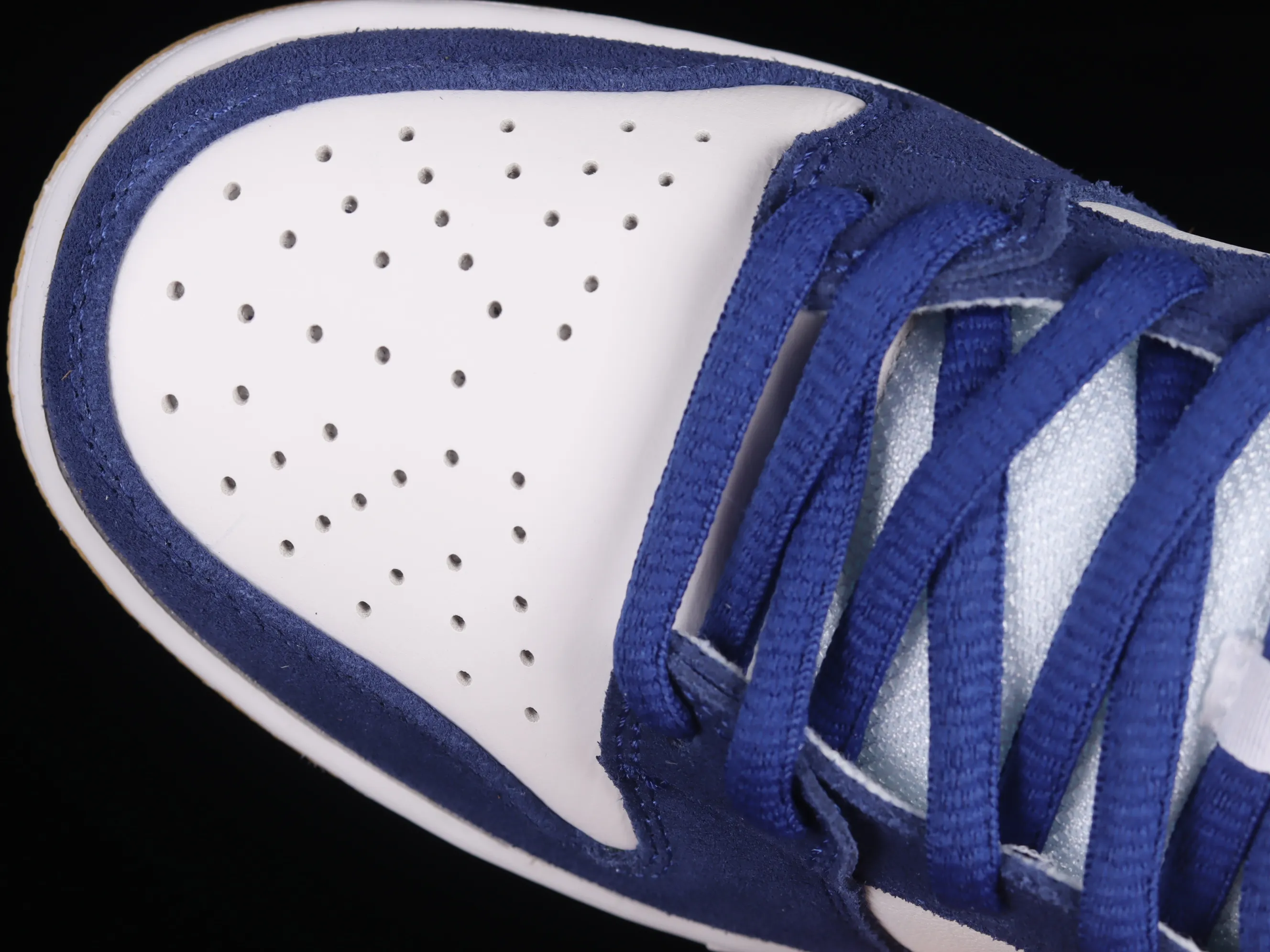 All Categories Nk SB Dunk Series Nk SB Dunk Low Low-top Sneakers F Version Nk SB Dunk Low White and Blue Los Angeles Dodgers SB Smashing Backboard Fashion Casual Sneakers DO9395-400